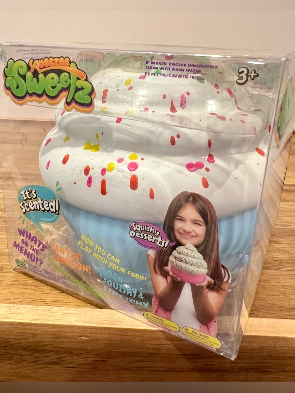 🔥🩵Viral Squeezee Sweetz Scented Cupcake Squishy -  Blue & White w/Sprinkles